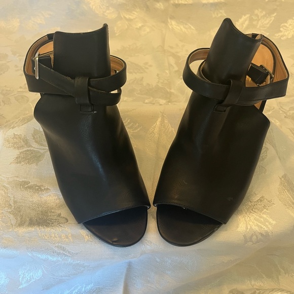 Yoki Black Open-Toe Heeled Sandals size 8 - Picture 4 of 5